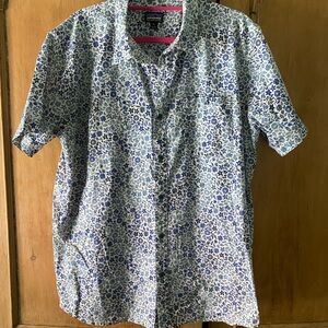 Men’s Patagonia XL organic cotton Blue/White Button Down Shirt short sleeve